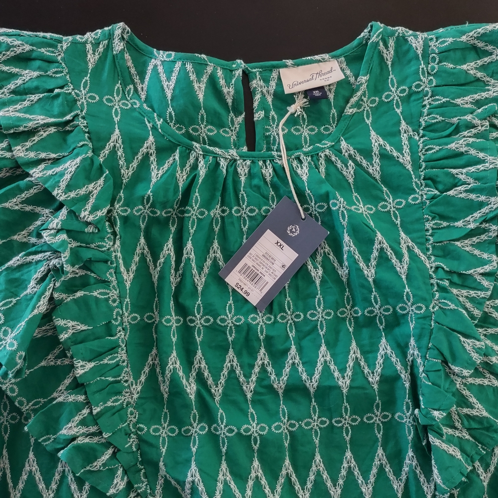 New Universal Thread Green and White Patterned Summer Top